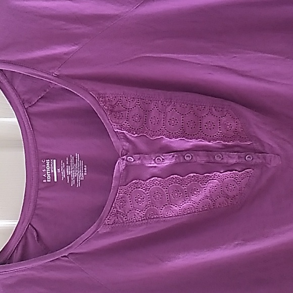 T-Shirt - Picture 3 of 4